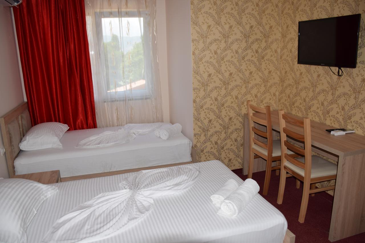 Hotel Pogradeci 2 Tushemisht Экстерьер фото